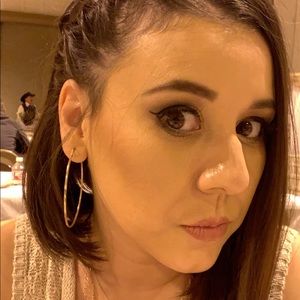 Meet your Posher, Yesenia